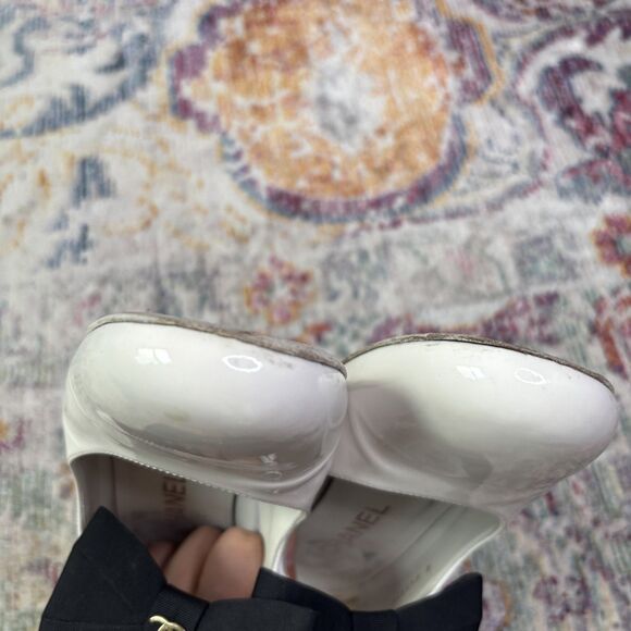 Chanel Patent Mary Jane CC Bow Pumps - Picture 15 of 16